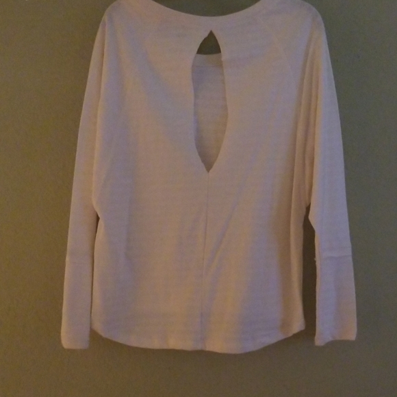 White shirt - Picture 2 of 6